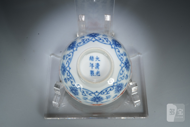 清光绪 青花矾红八宝纹碗 - 图2